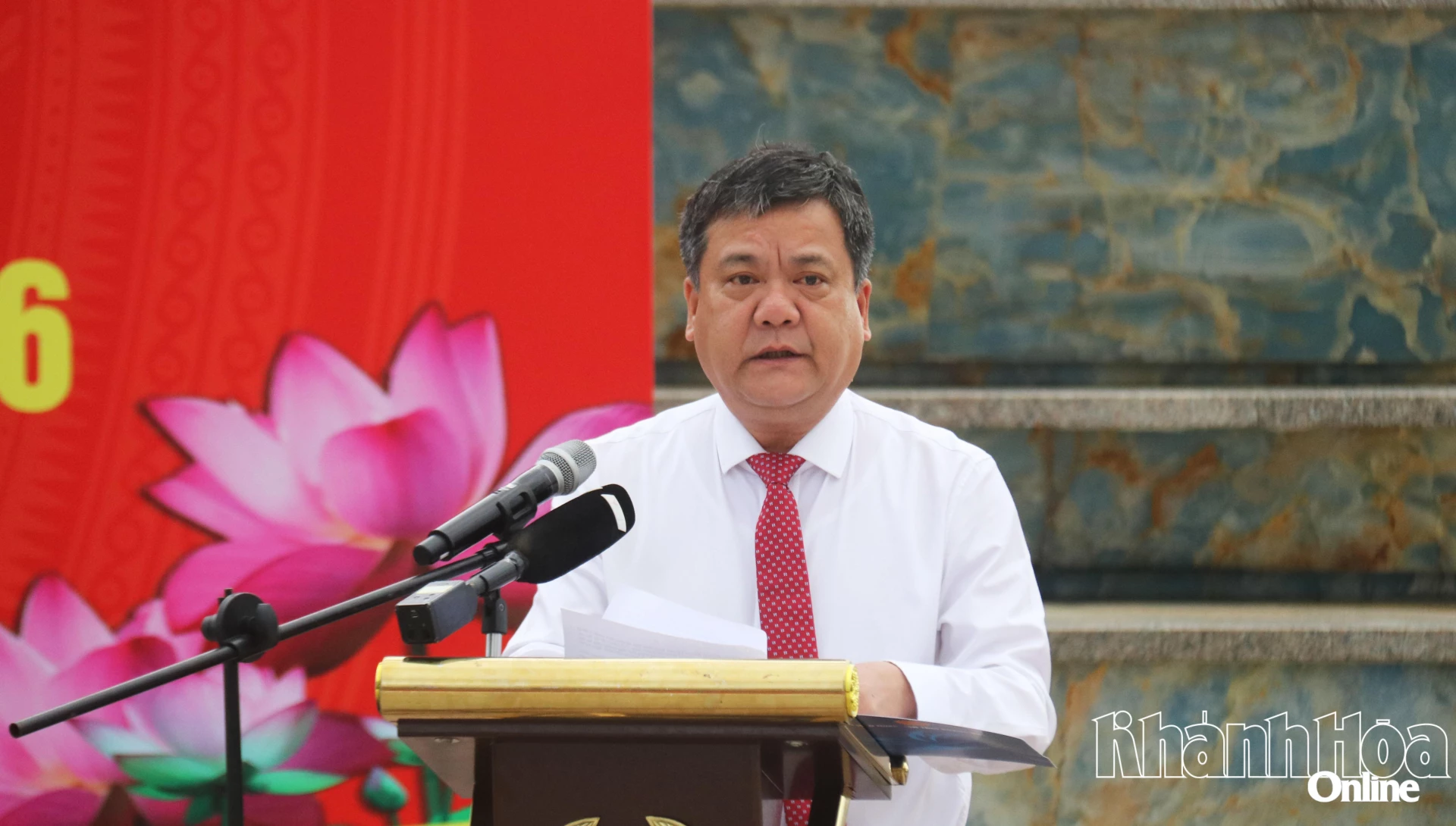 Chủ tịch UBND tỉnh Trần Phong phát biểu tại buổi lễ ra quân