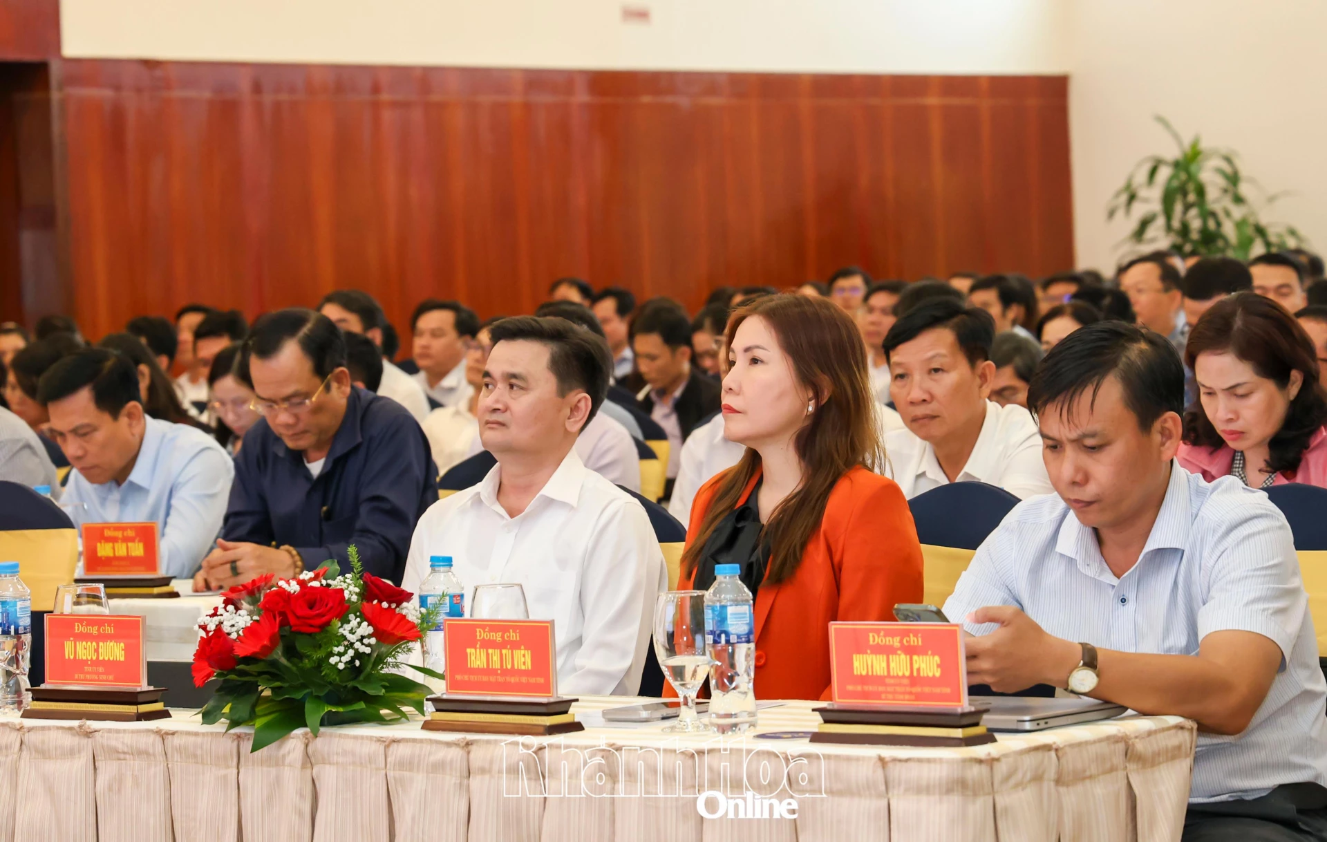 Các đại biểu dự hội nghị.