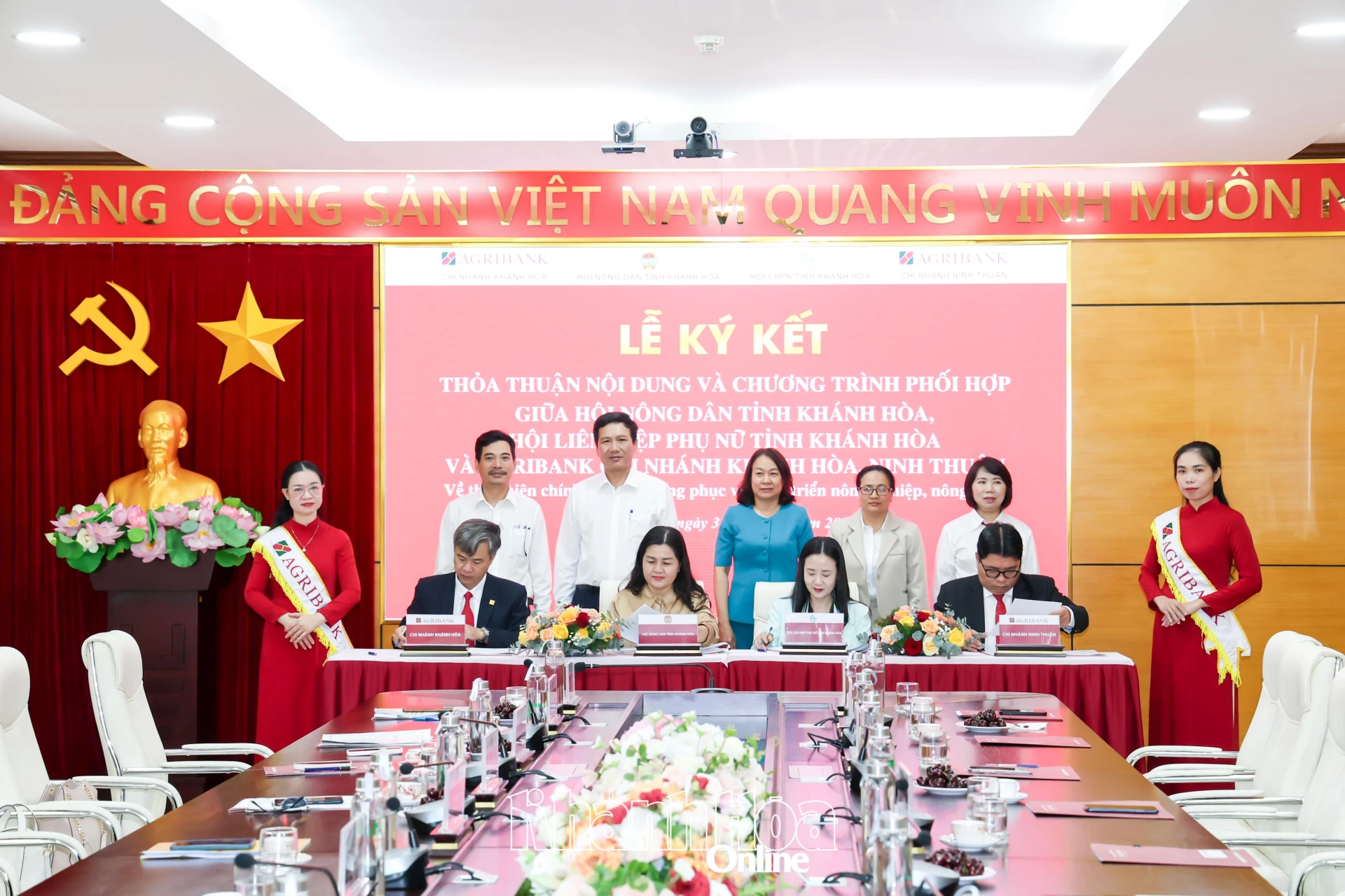 Các bên ký kết biên bản hợp tác.