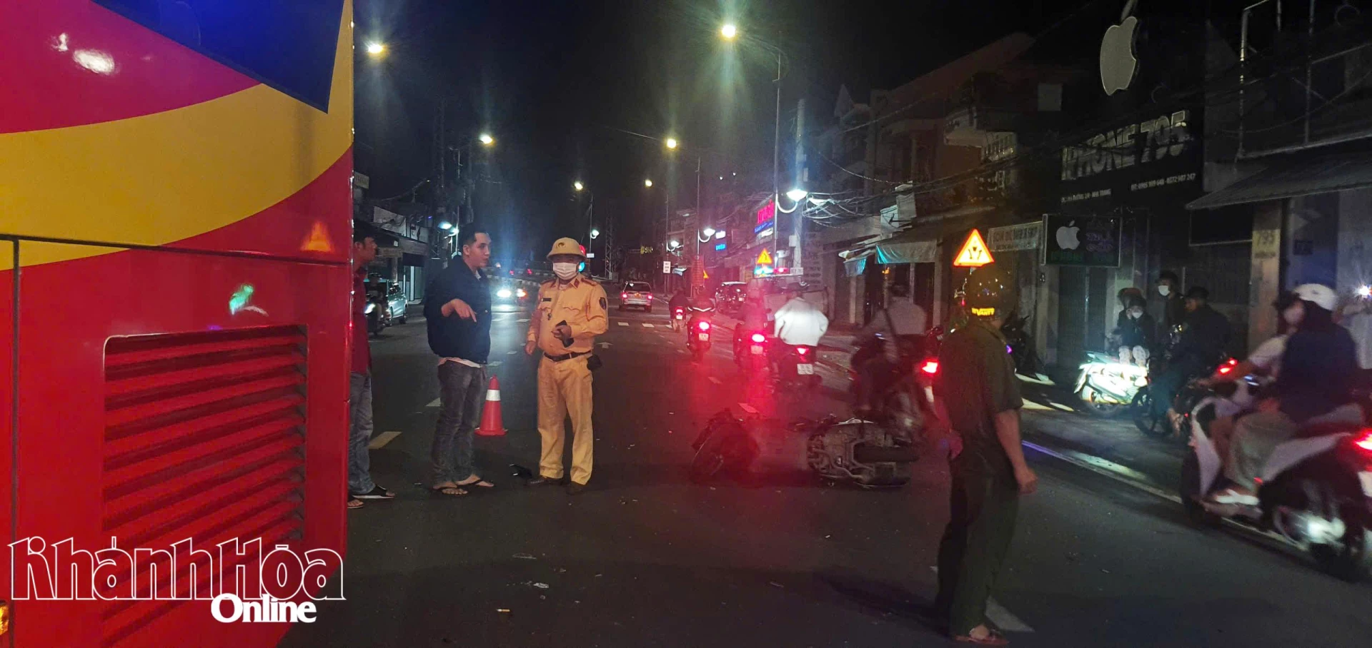 Cảnh sát giao thông tiến hành điều tra, làm rõ nguyên nhân