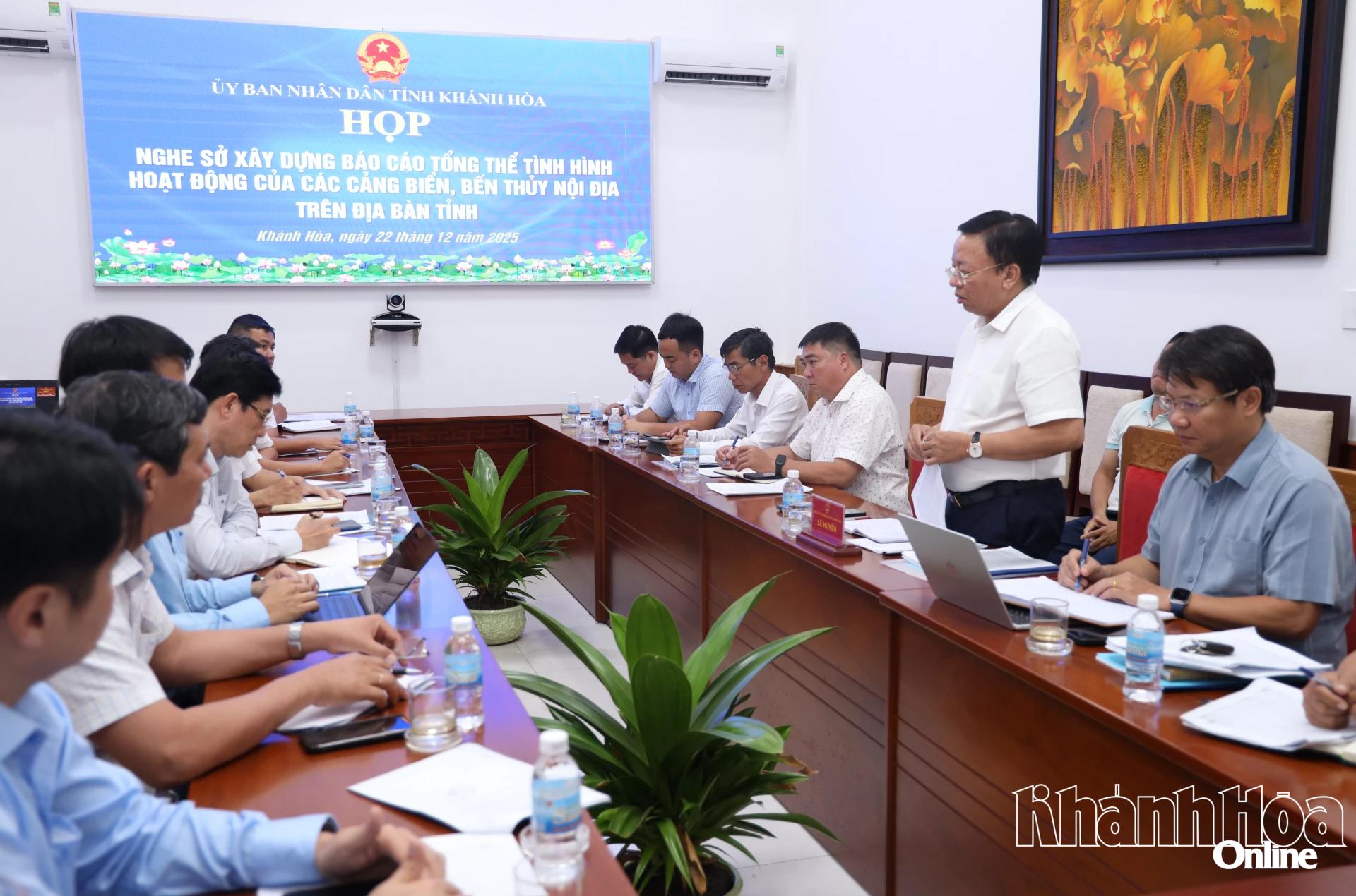 Đồng chí Lê Huyền kết luận cuộc họp.