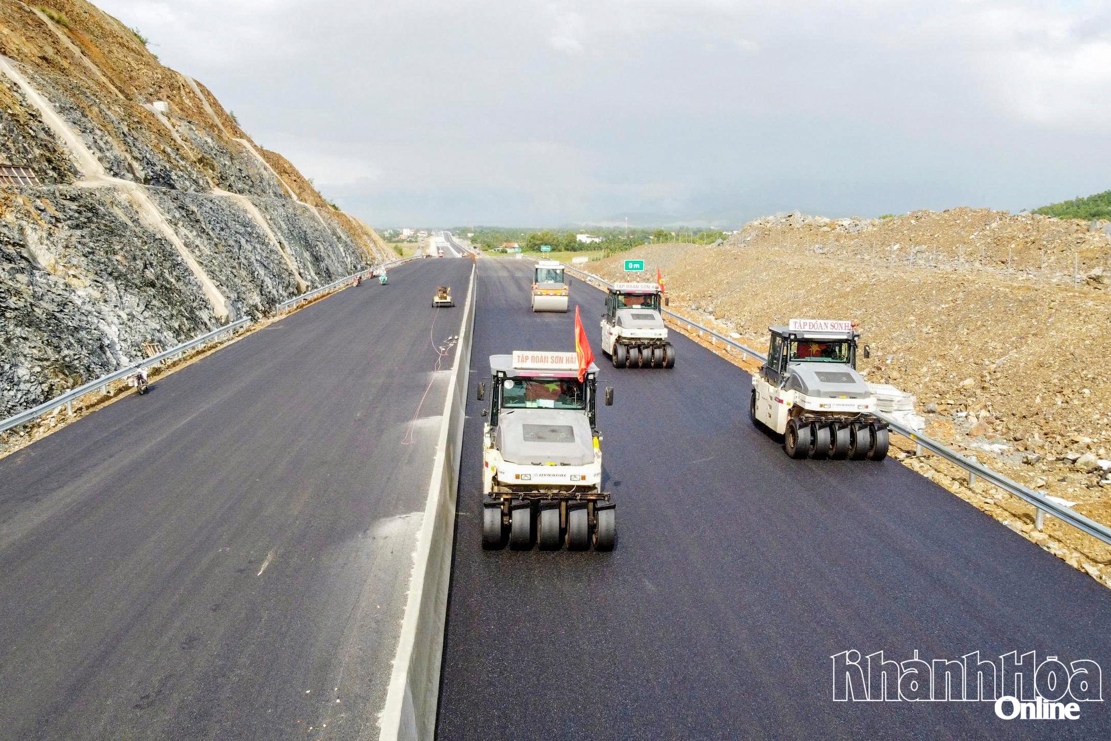 Dự án thành phần 1 thuộc Dự án Đầu tư đường bộ cao tốc Khánh Hòa - Buôn Ma Thuột giai đoạn 1 đã sẵn sàng thông xe kỹ thuật vào ngày 19-12.