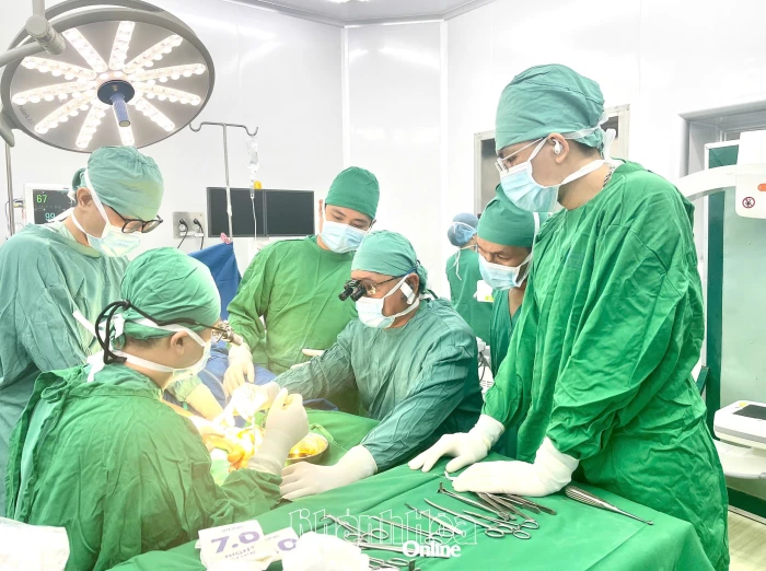 Bệnh viện Đa khoa Khánh Hòa phối hợp với chuyên gia khám, phẫu thuật các bệnh lý về cơ, xương, khớp