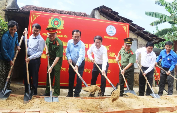 Công an tỉnh Khánh Hòa khởi công xây dựng 8 nhà ở cho người dân bị thiệt hại do mưa lũ