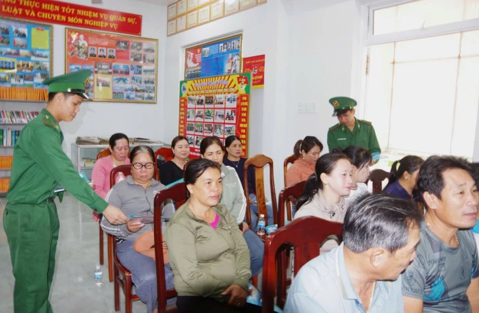 Đồn Biên phòng Vĩnh Lương tuyên truyền pháp luật về phòng, chống khai thác IUU