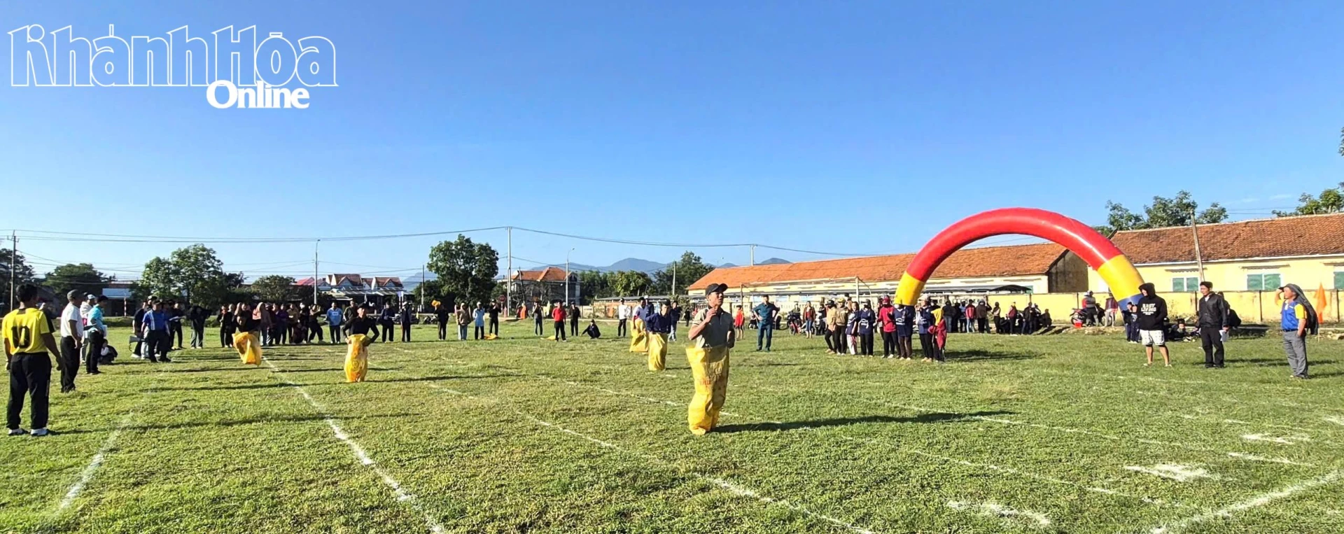 Các vận động viên tham gia môn nhảy bao bố