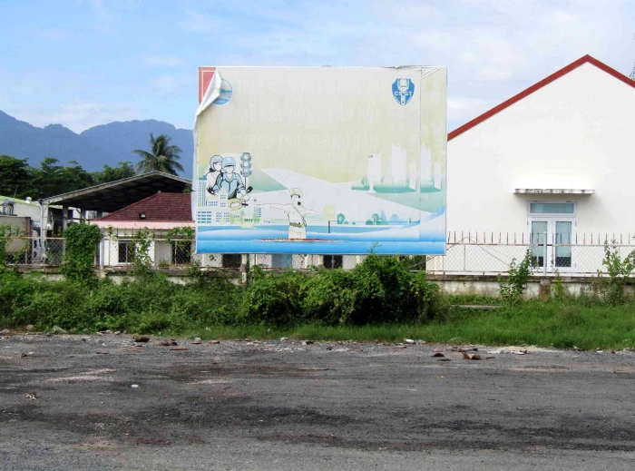 Cần thay mới pa nô tuyên truyền về an toàn giao thông