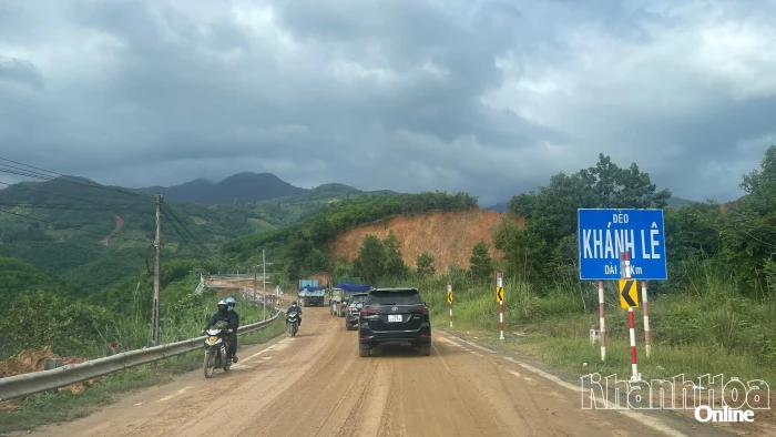 Khanh Le Pass reopens to traffic with restrictions