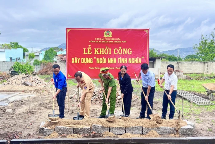 Khởi công xây dựng nhà tình nghĩa cho hộ gia đình có hoàn cảnh khó khăn