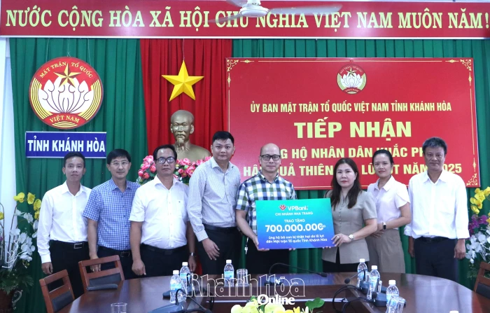 VPBank Chi nhánh Nha Trang hỗ trợ tỉnh 700 triệu đồng khắc phục thiệt hại do mưa lũ