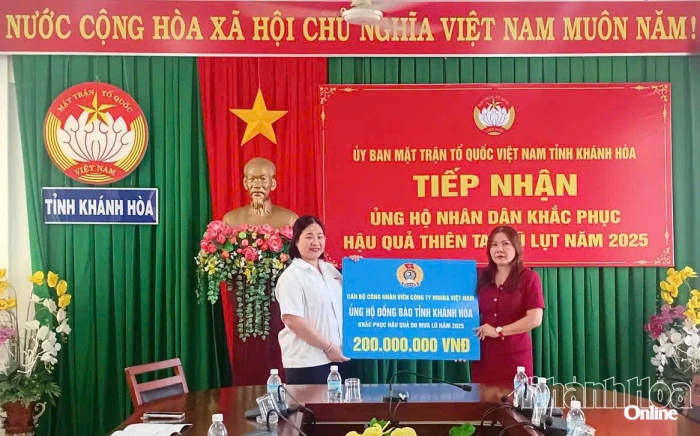 Ủy ban MTTQ Việt Nam tỉnh tiếp nhận 700 triệu đồng các doanh nghiệp ủng hộ người dân vùng lũ