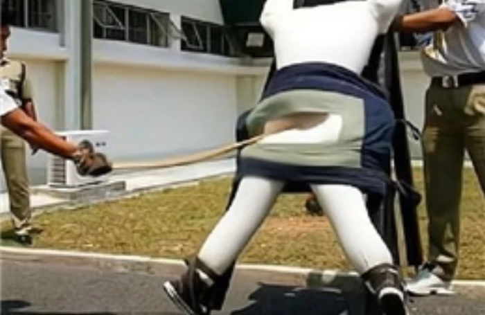 Singapore chính thức áp dụng phạt roi với tội phạm lừa đảo