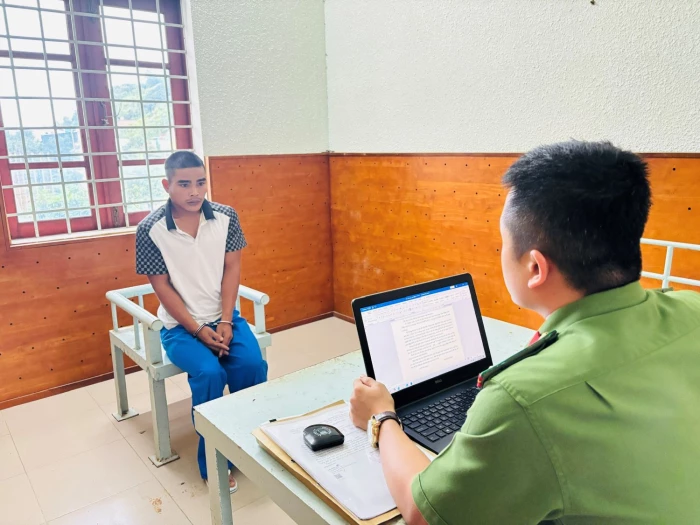 Công an xã Trung Khánh Vĩnh bắt nghi can cướp giật tài sản