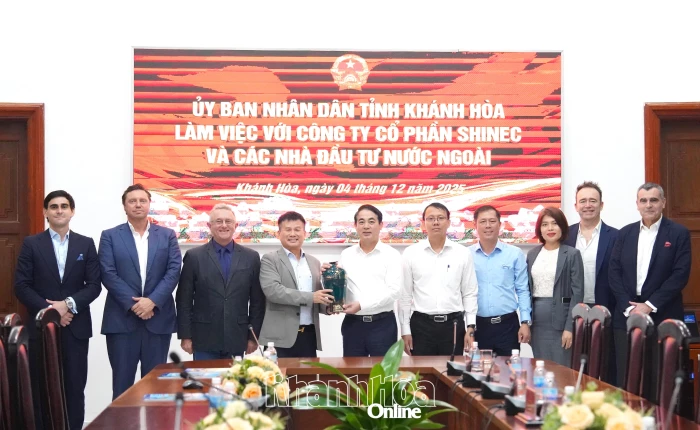 Lãnh đạo tỉnh Khánh Hòa làm việc với Công ty Cổ phần Shinec và các nhà đầu tư nước ngoài