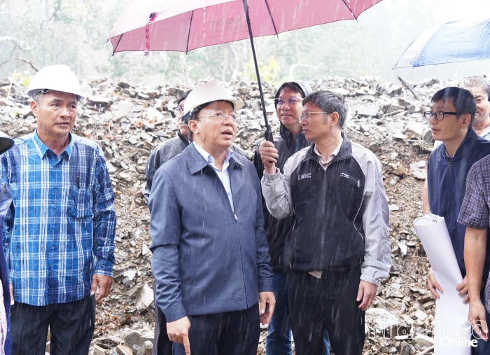 Phó Chủ tịch UBND tỉnh Khánh Hòa Lê Huyền kiểm tra tiến độ thi công các công trình giao thông ở khu vực phía nam 