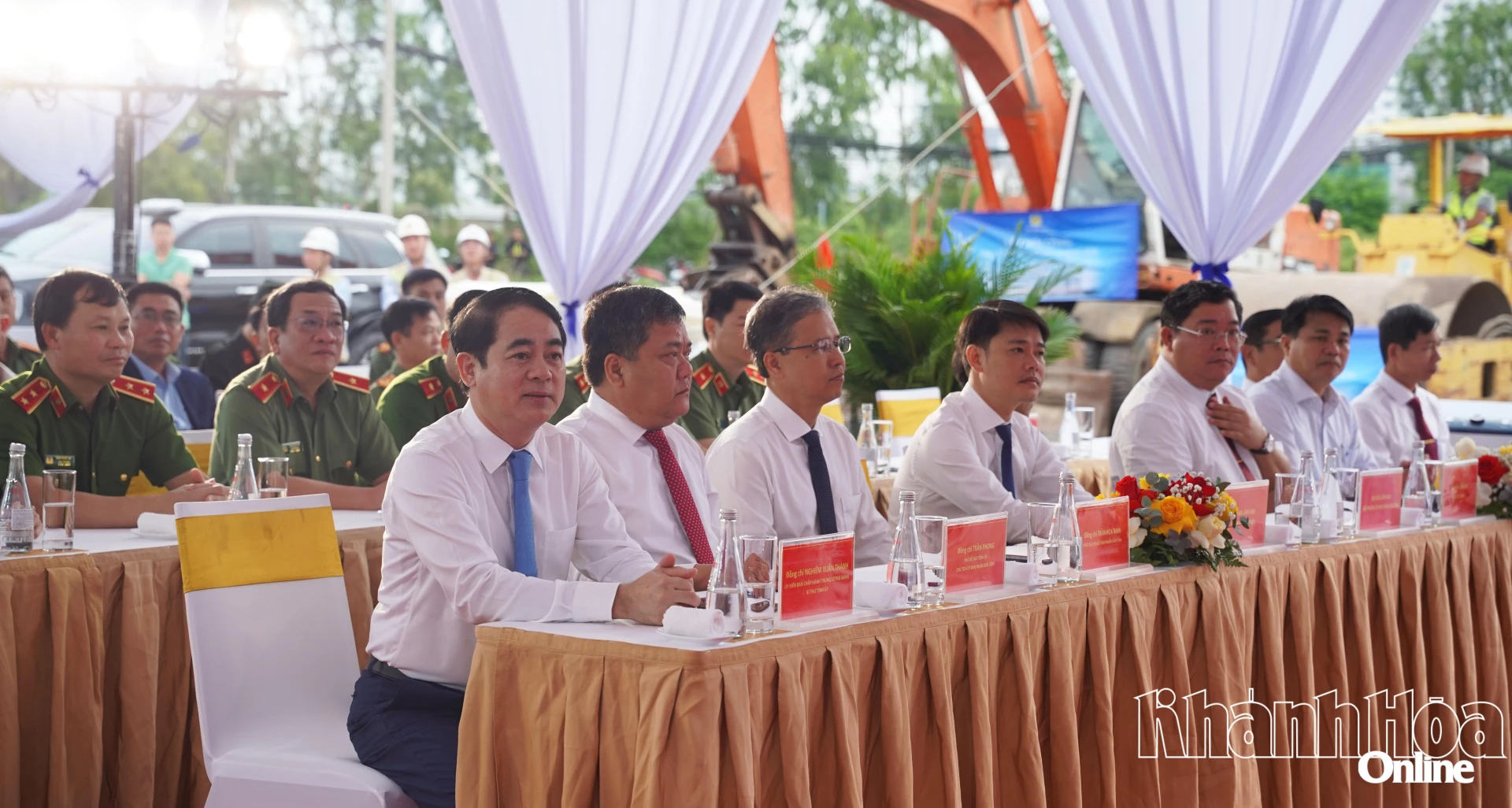 Các đồng chí lãnh đạo tỉnh dự lễ.