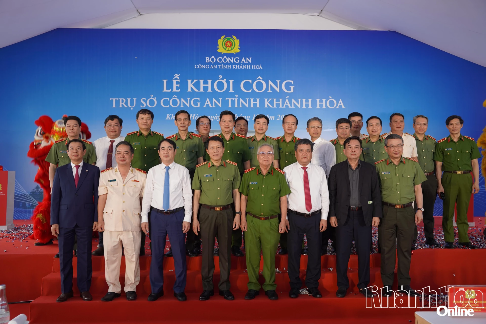 Đại tướng Lương Tam Quang cùng các đồng chí lãnh đạo tỉnh và các đại biểu tại buổi lễ.