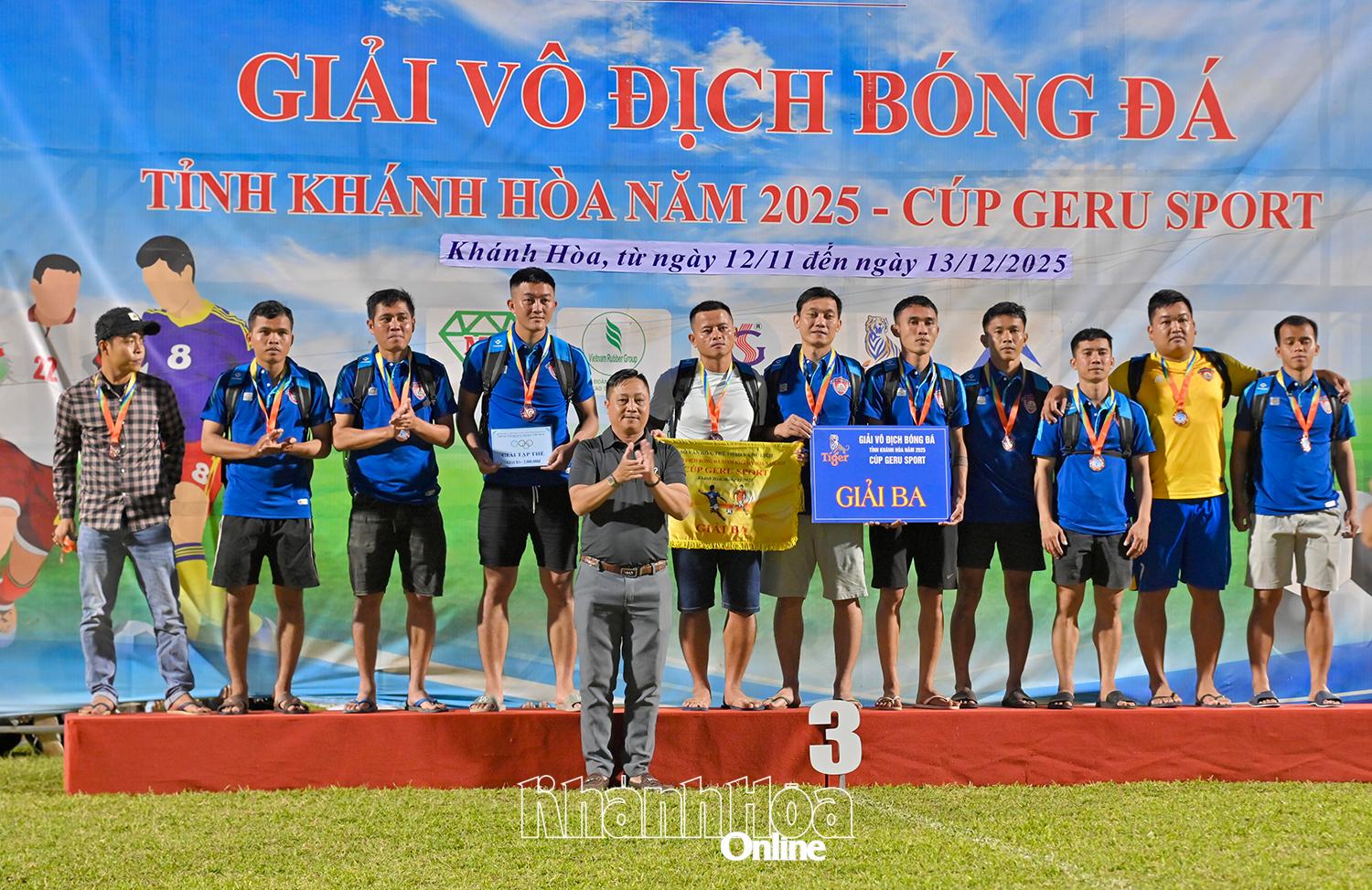 Đội bóng giành hạng Ba.