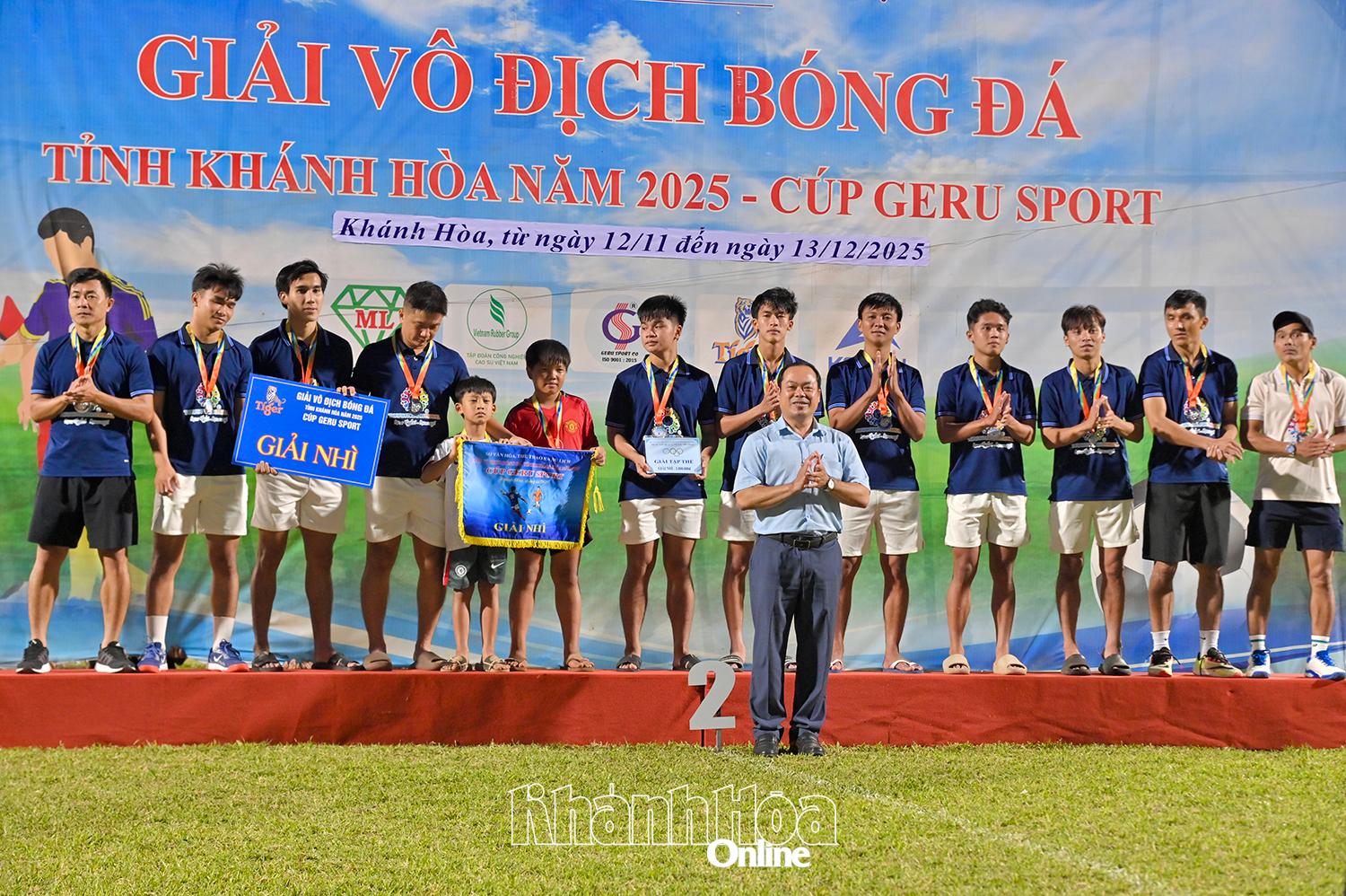 Đội bóng giành hạng Nhì.