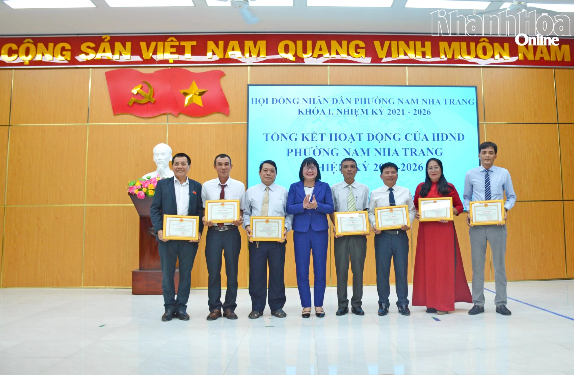 Các cá nhân được nhận giấy khen.