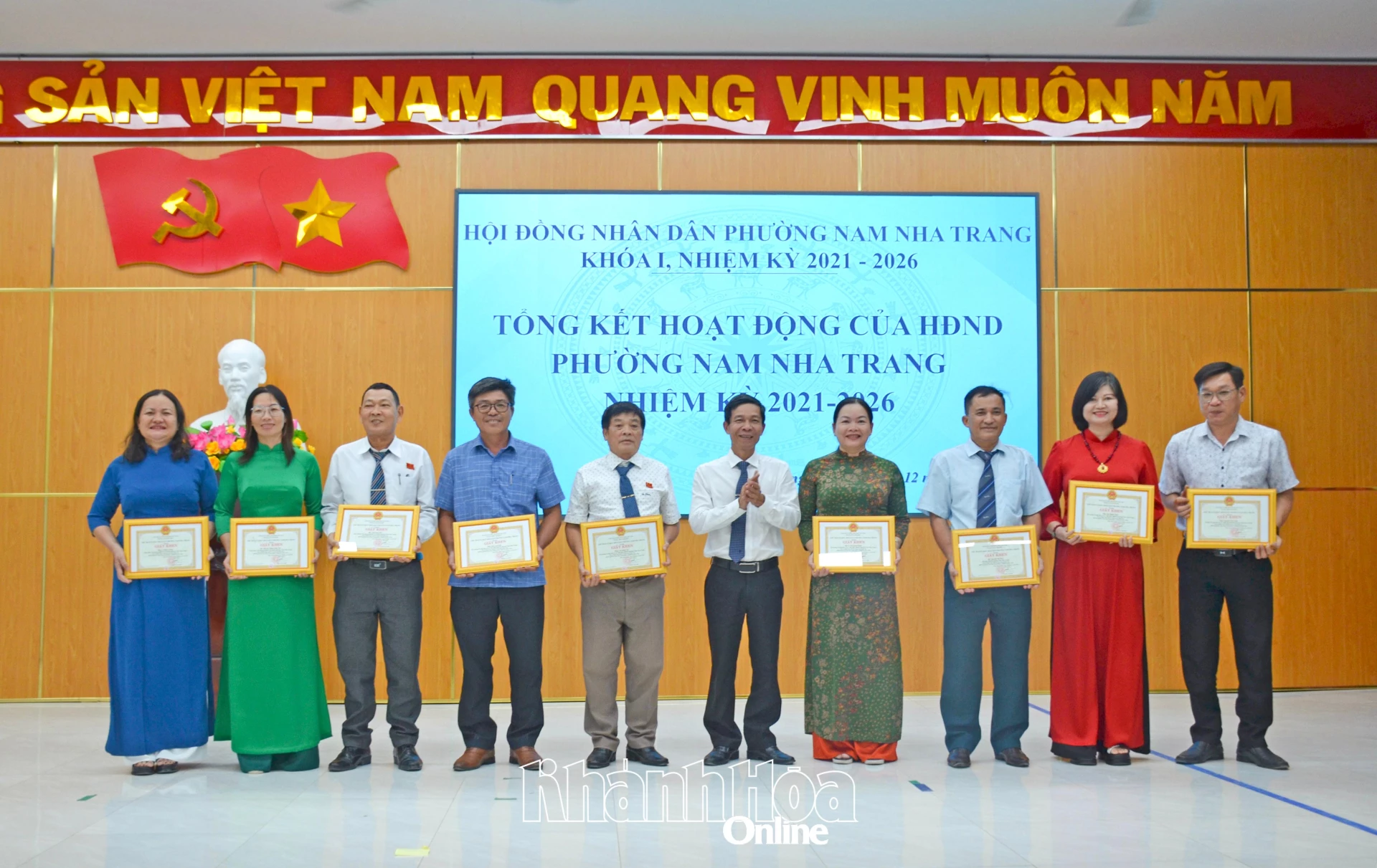 Các cá nhân được nhận giấy khen.