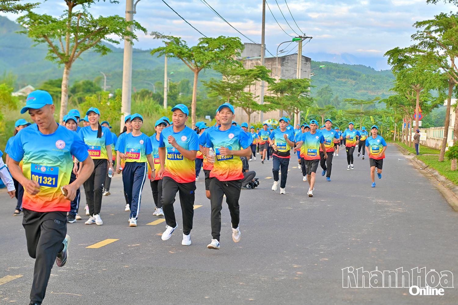 Các vận động viên nam tranh tài cự ky 5km.