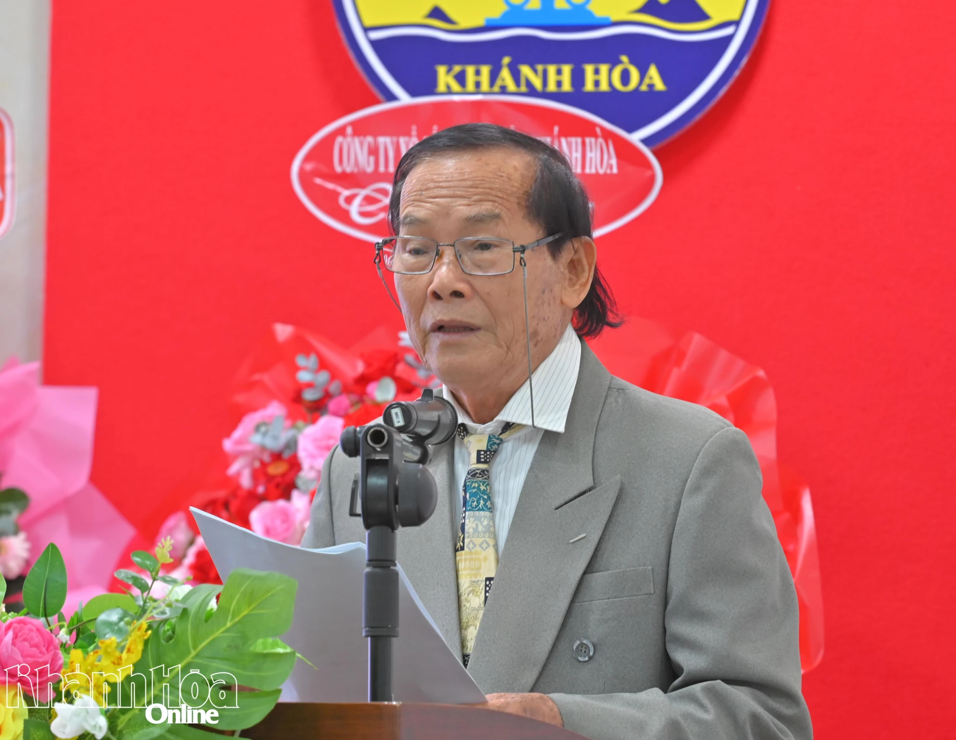 Ông Mai Đức Chính-Chủ tịch Liên đoàn Cầu lông tỉnh Khánh Hòa (nhiệm kỳ trước) phát biểu khai mạc đại hội.