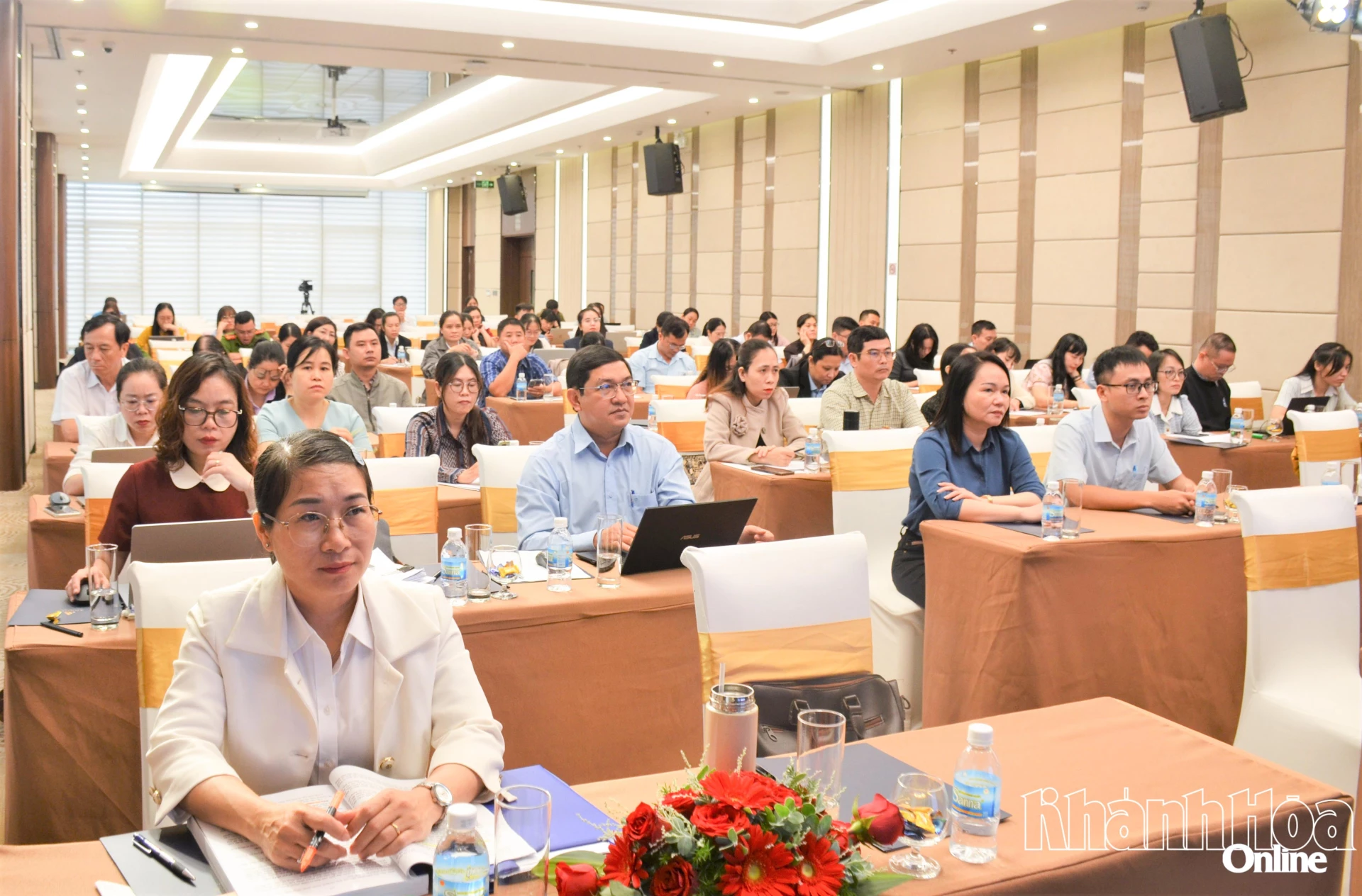 Đại biểu dự hội nghị.