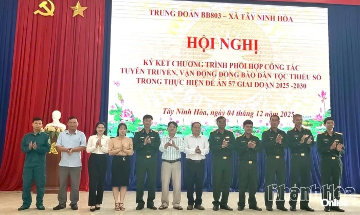 UBND xã Tây Ninh Hòa và Trung đoàn BB803 ký kết chương trình phối hợp thực hiện Đề án 57