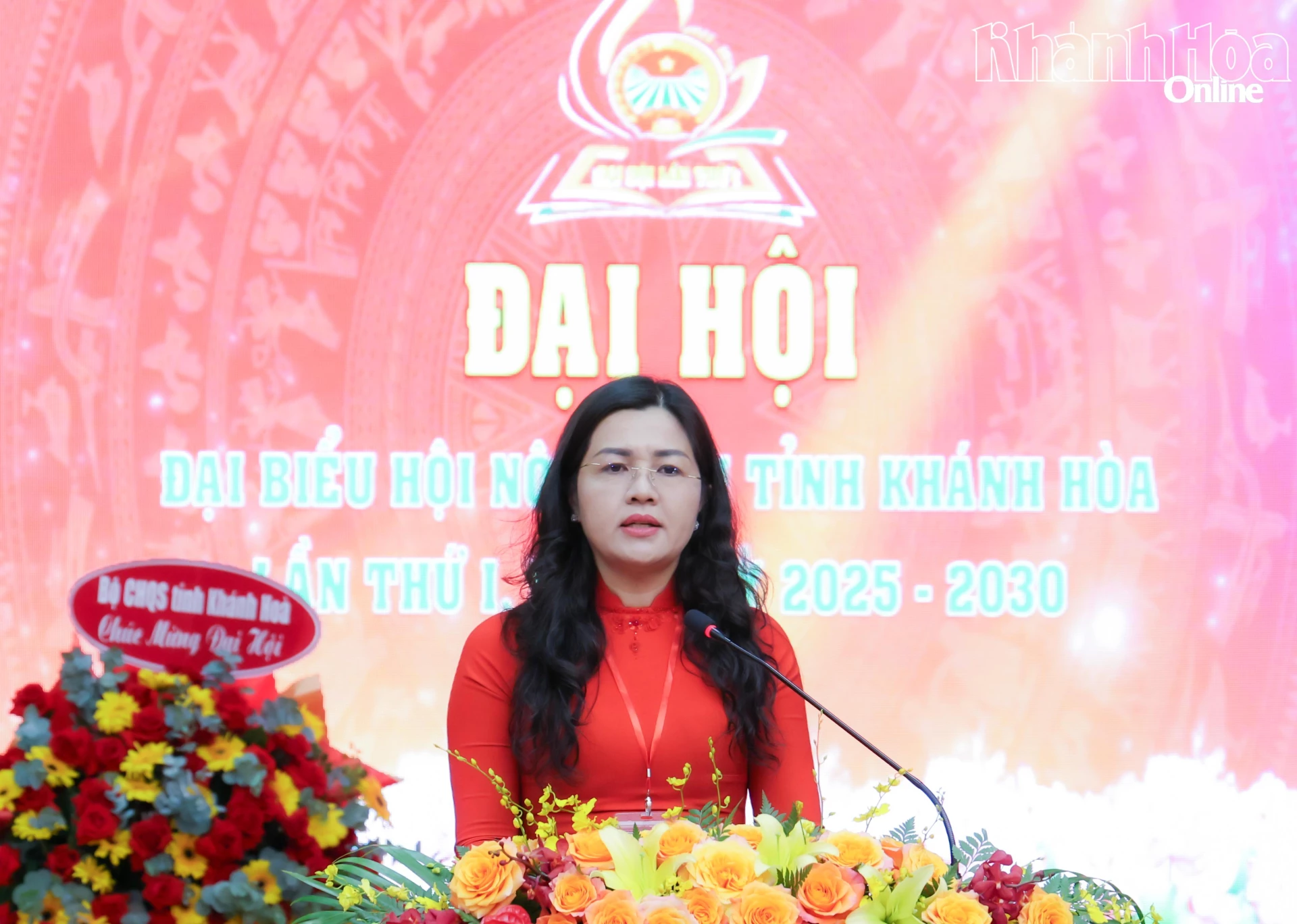 Đồng chí Phan Thị Ngân Hạnh - Chủ tịch Hội Nông dân tỉnh phát biểu khai mạc đại hội