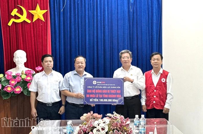 Công ty Cổ phần Điện lực Khánh Hòa ủng hộ 100 triệu đồng cho người dân bị ảnh hưởng mưa lũ