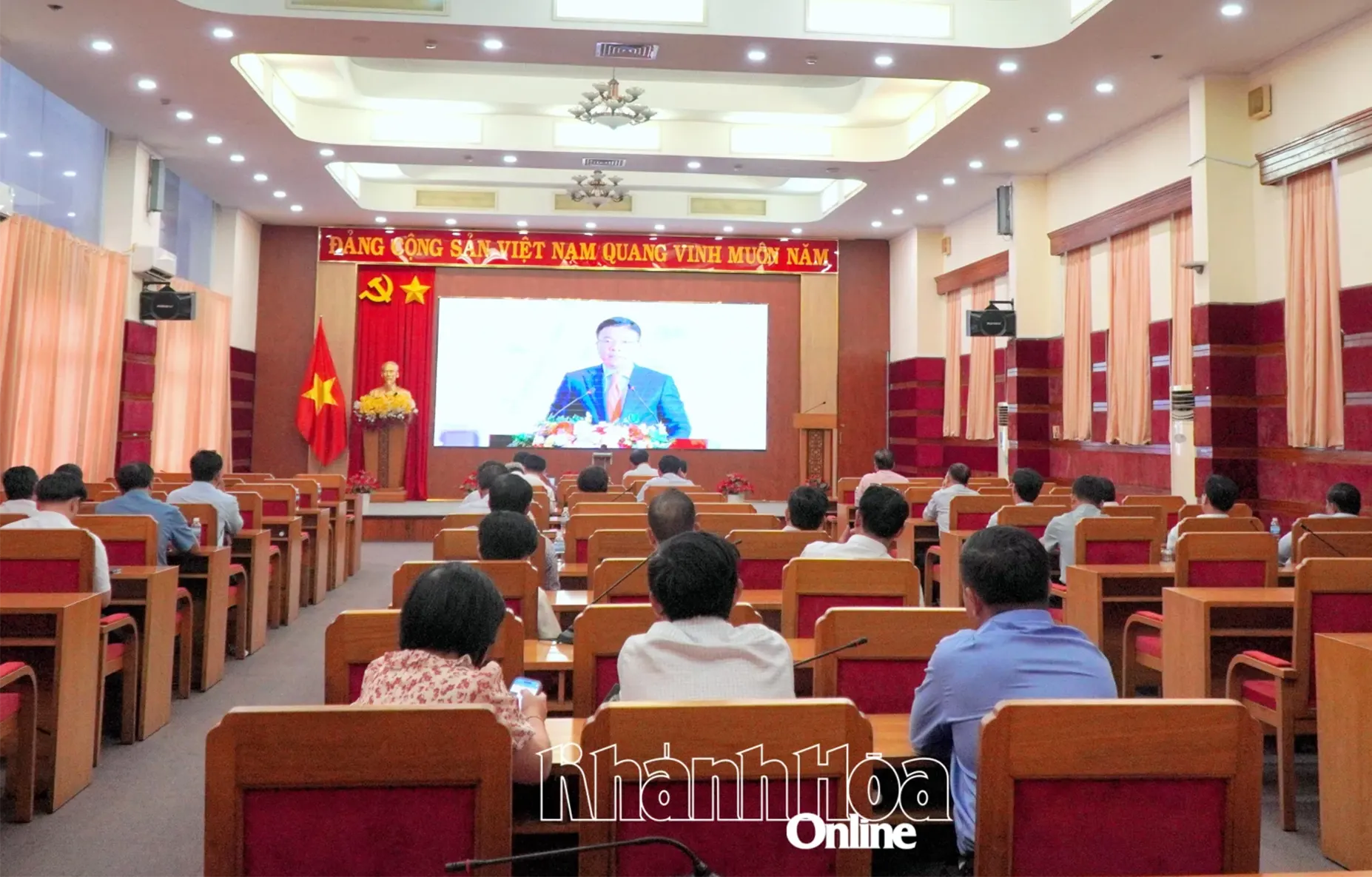 Quang cảnh hội nghị tại điểm cầu Khánh Hòa.