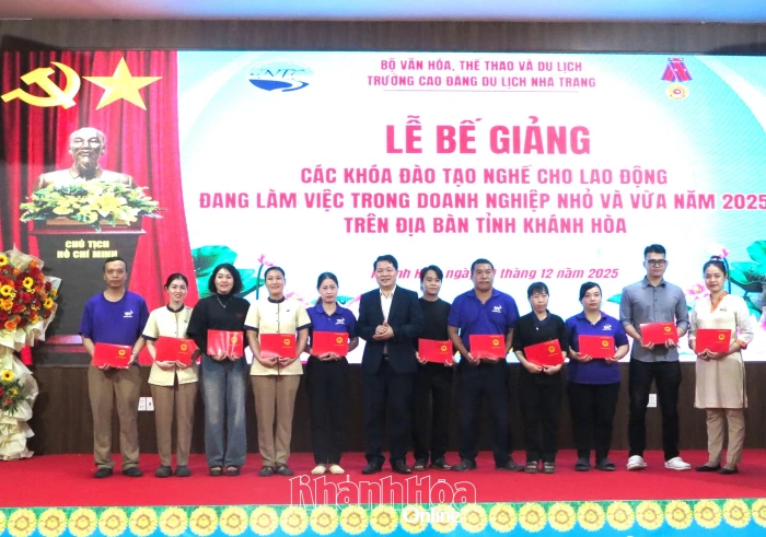 Trường Cao đẳng Du lịch Nha Trang bế giảng các khóa đào tạo nghề