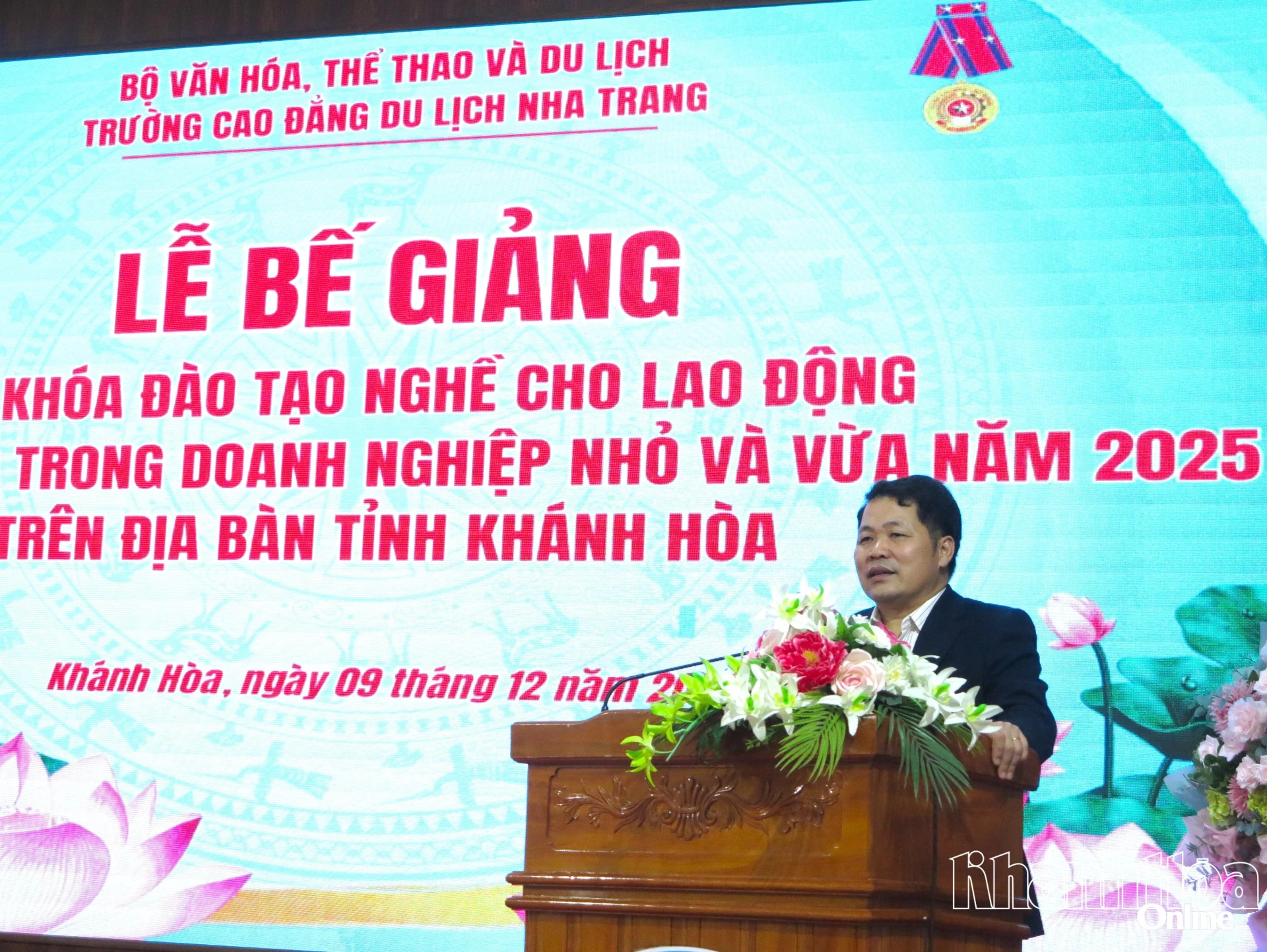 Tiến sĩ Nguyễn Doãn Thành - Hiệu trưởng nhà trường phát biểu tổng kết khóa đào tạo. 