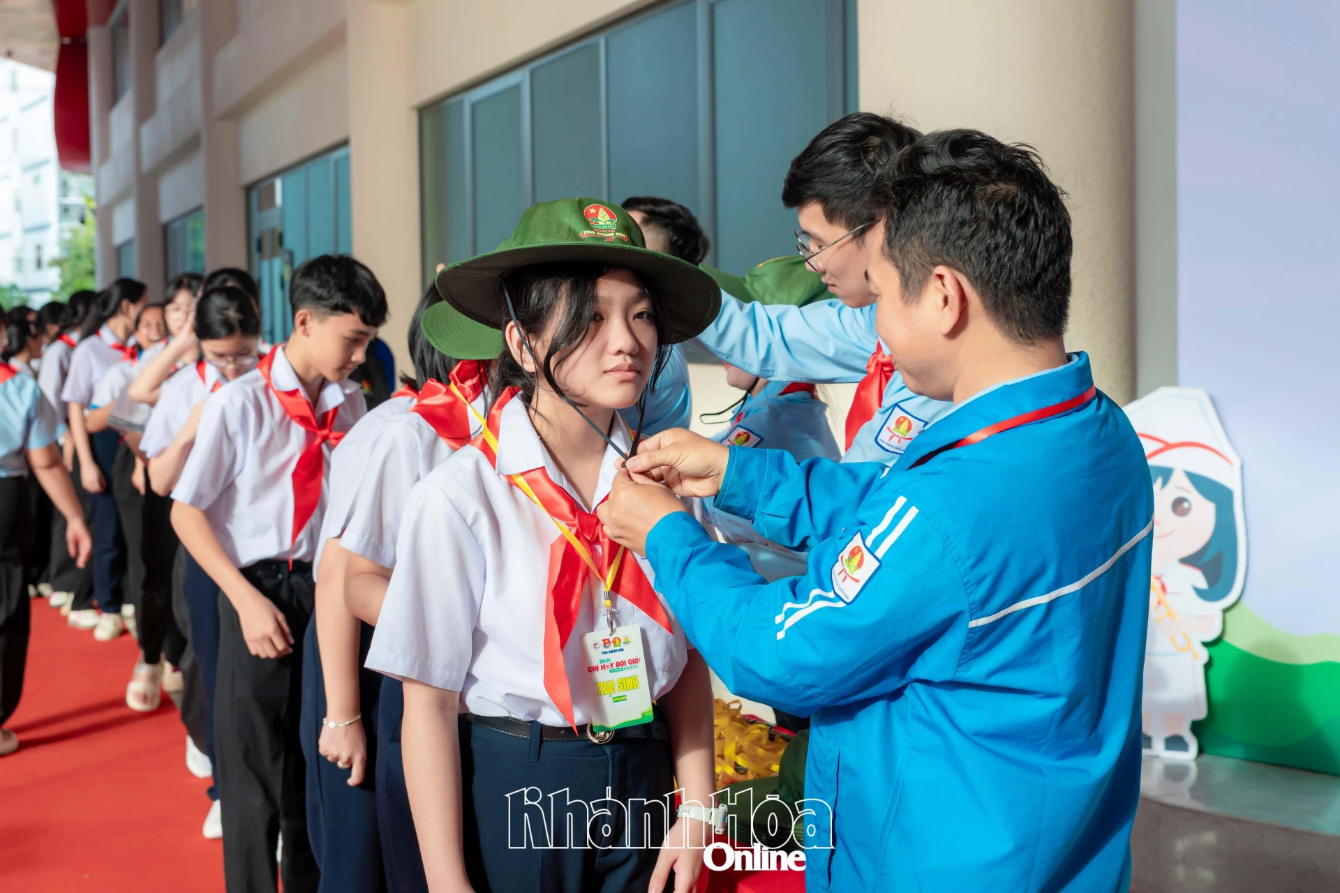 Các thí sinh làm thủ tục nhập trại.