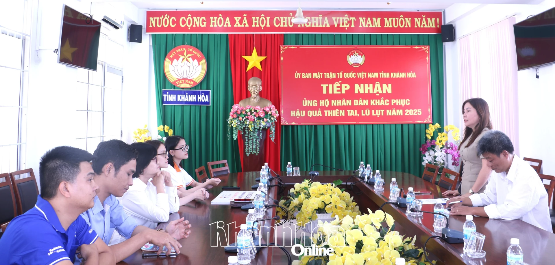 Đồng chí Trần Thị Tú Viên - Phó Chủ tịch Ủy ban MTTQ Việt Nam tỉnh cảm ơn sự hỗ trợ của các doanh nghiệp