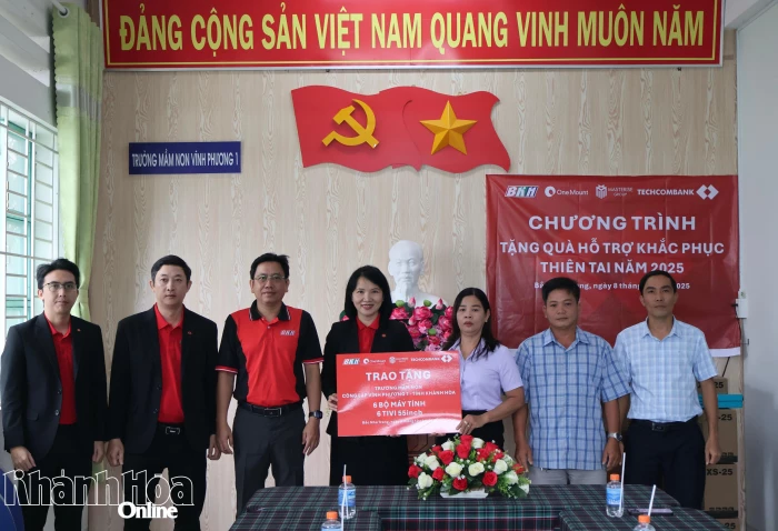 Báo và Phát thanh, Truyền hình Khánh Hòa, Techcombank và các đơn vị đồng hành tặng 6 bộ máy tính, 6 tivi cho Trường Mầm non Vĩnh Phương 1