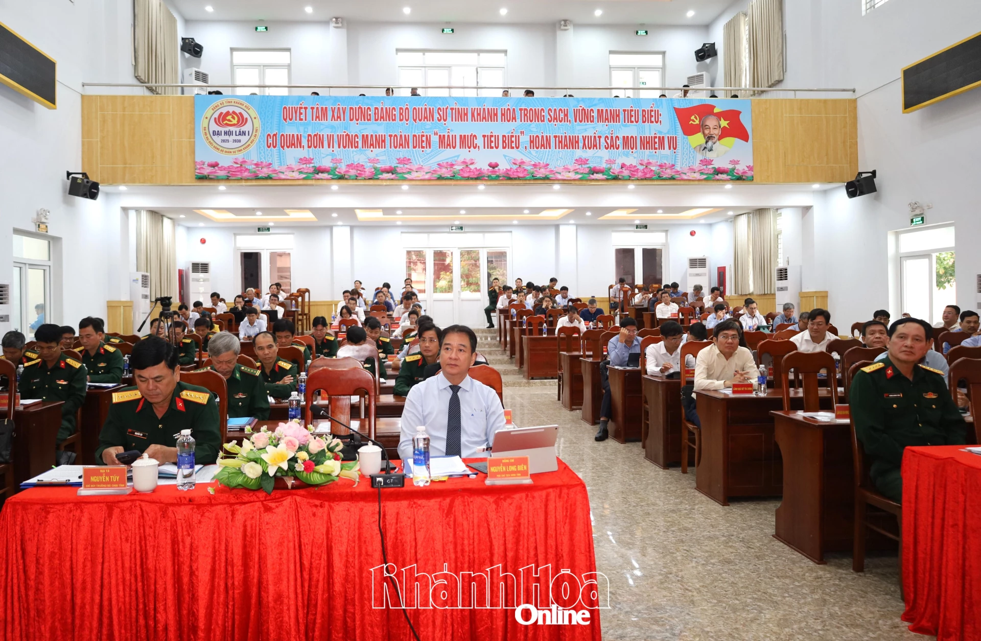 Các đại biểu dự hội nghị.