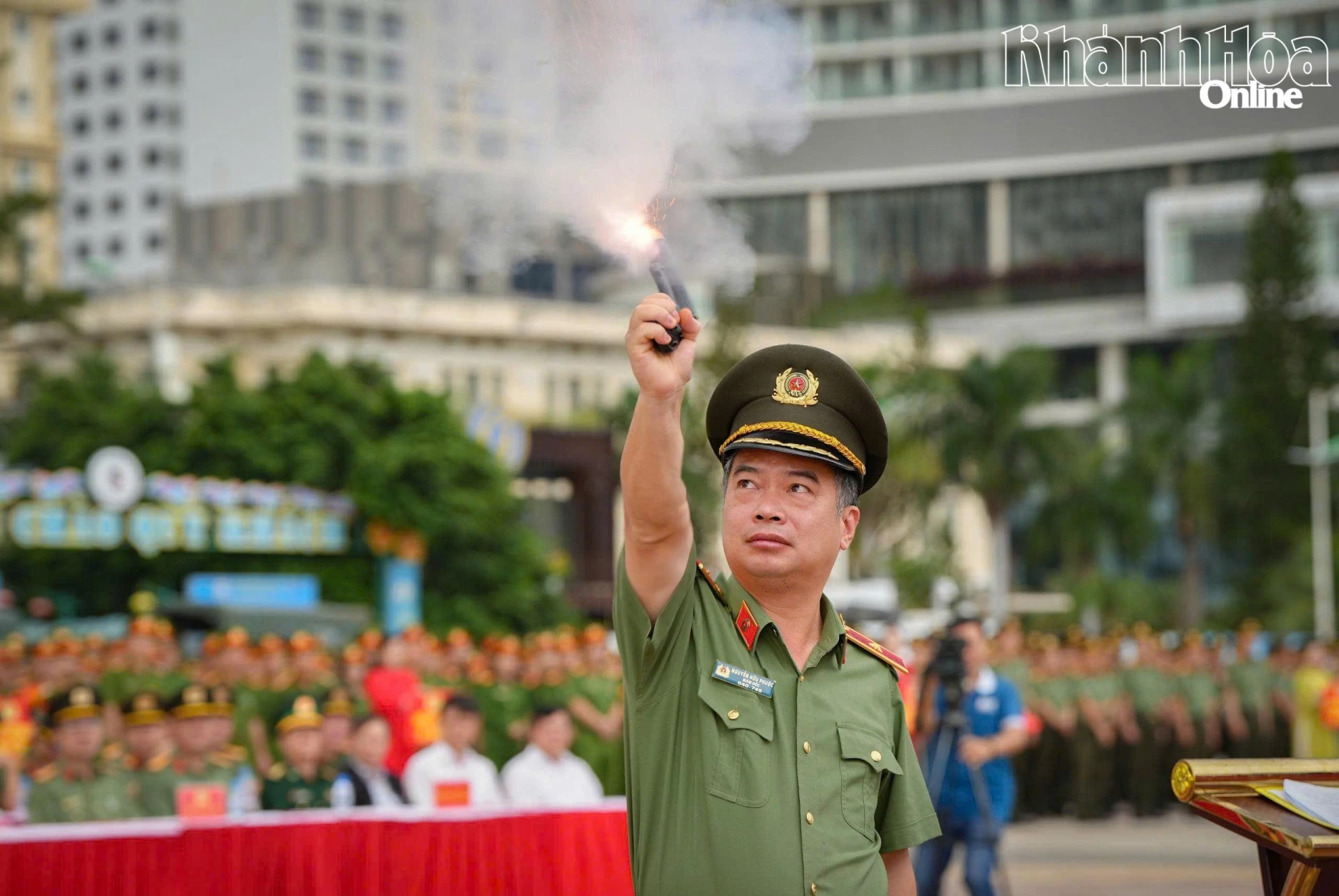 Thiếu tướng Nguyễn Hữu Phước - Ủy viên Ban Thường vụ Tỉnh ủy, Giám đốc Công an tỉnh phát lệnh ra quân thực hiện đợt cao điểm. 