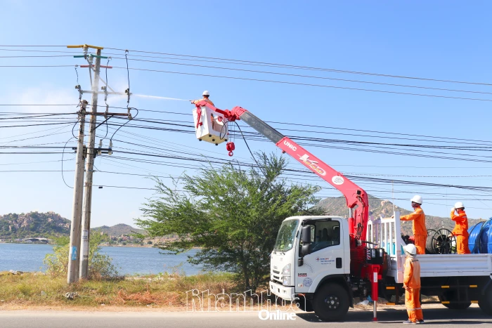 Công ty Điện lực Khánh Hòa chủ động đảm bảo điện an toàn, ổn định dịp Tết Dương lịch 2026
