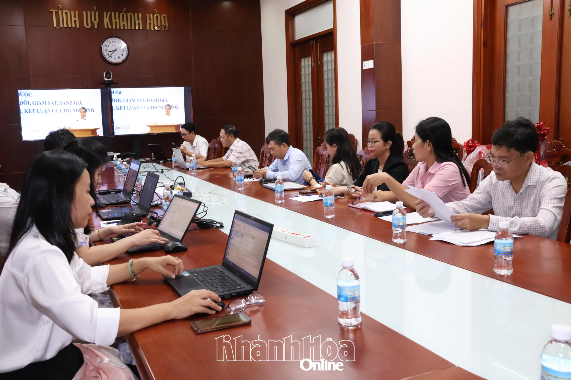 Hội nghị tập huấn toàn quốc sử dụng hệ thống thông tin theo dõi, giám sát, đánh giá thực hiện các nghị quyết của Trung ương tại điểm cầu tỉnh Khánh Hòa. 