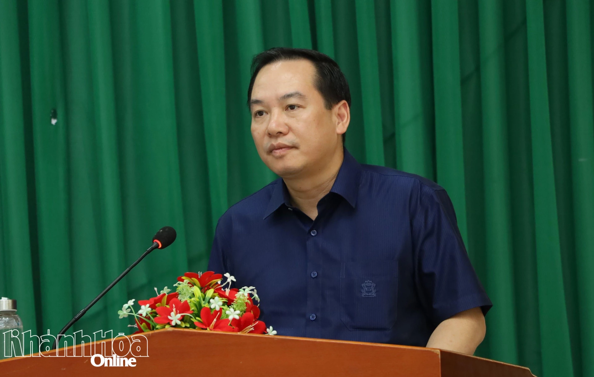 Đồng chí Hồ Xuân Trường phát biểu động viên, chia sẻ khó khăn với người dân xã Ninh Phước.