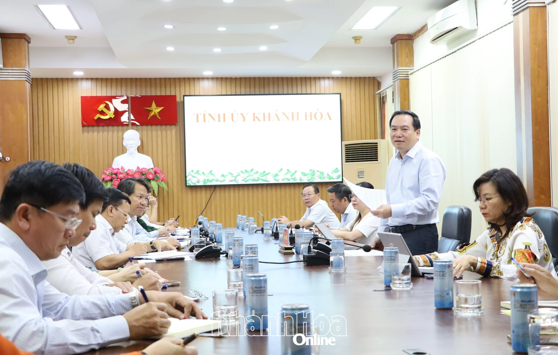 Phó Bí thư Thường trực Tỉnh ủy Hồ Xuân Trường phát biểu kết luận tại buổi giao ban.