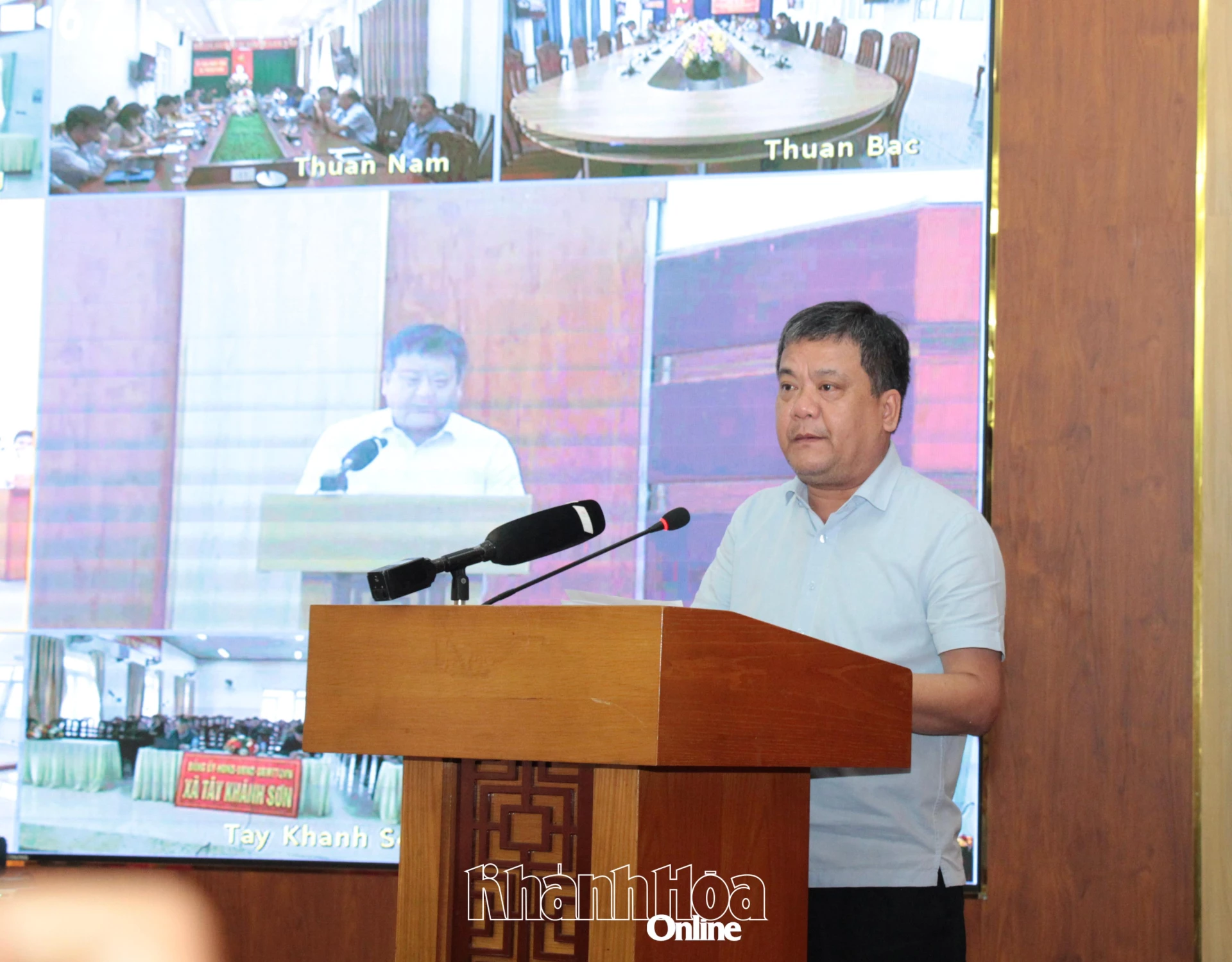 Đồng chí Phó Bí thư Tỉnh ủy, Chủ tịch UBND tỉnh, Phó Trưởng ban Chỉ đạo bầu cử tỉnh, Chủ tịch UBBC tỉnh phát biểu tại hội nghị