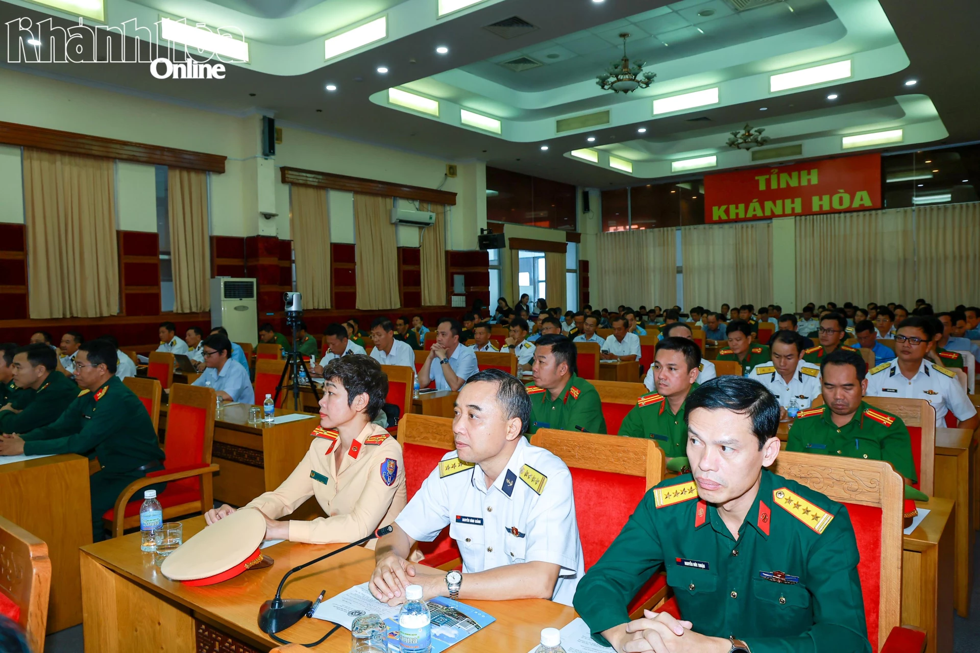 Các đại biểu tham dự hội nghị.