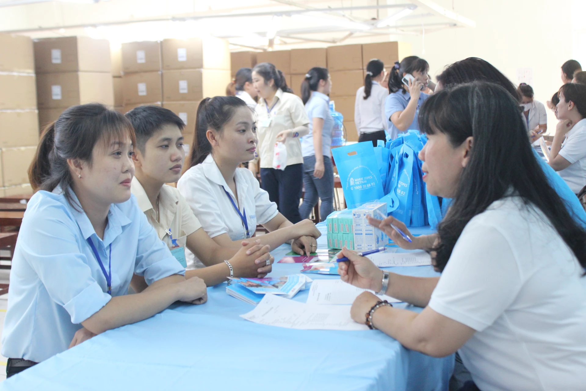 Công đoàn tỉnh thường xuyên phối hợp tổ chức khám, tư vấn bệnh tật cho đoàn viên, người lao động tại các khu, cụm công nghiệp.