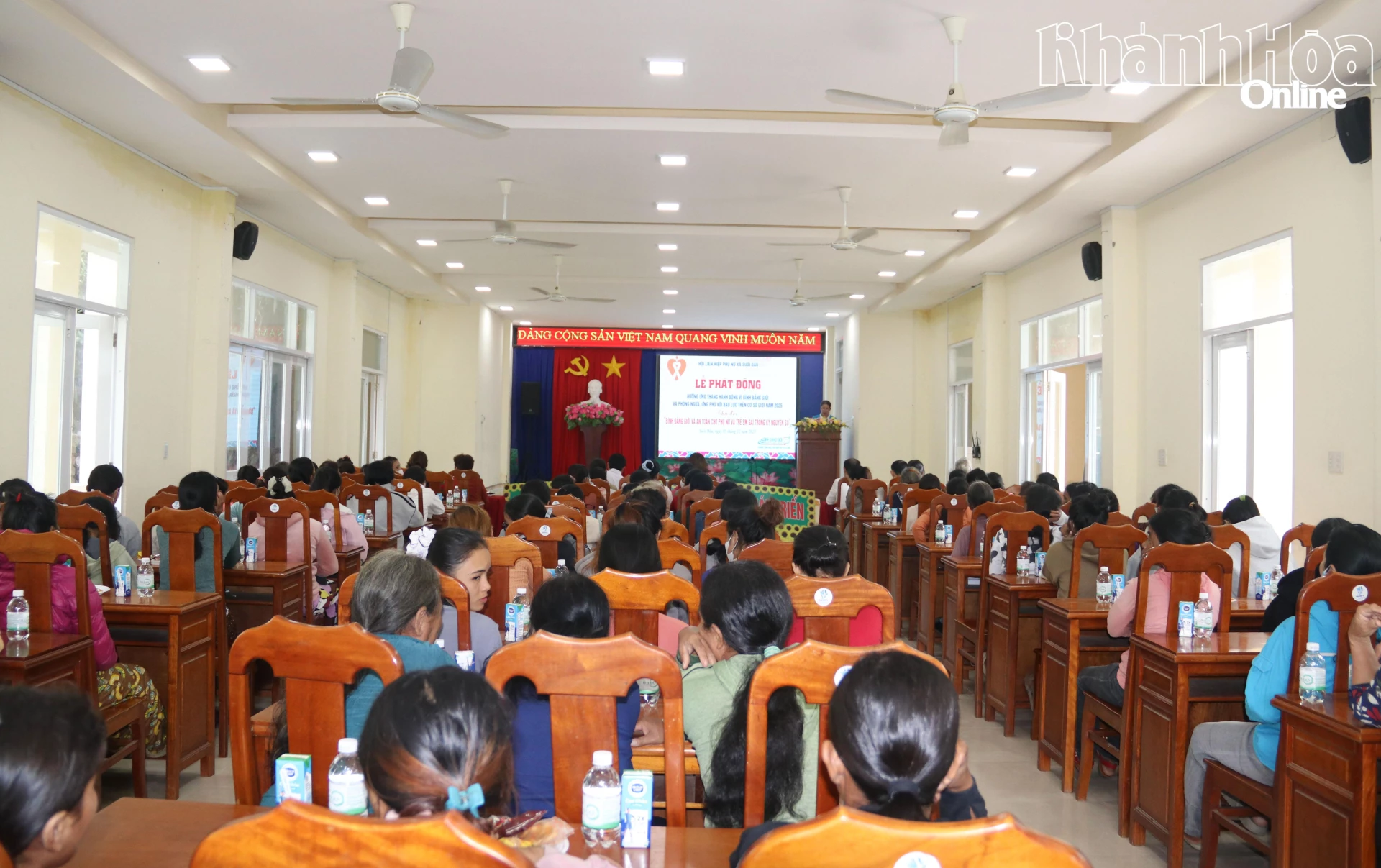 Quang cảnh lễ phát động.