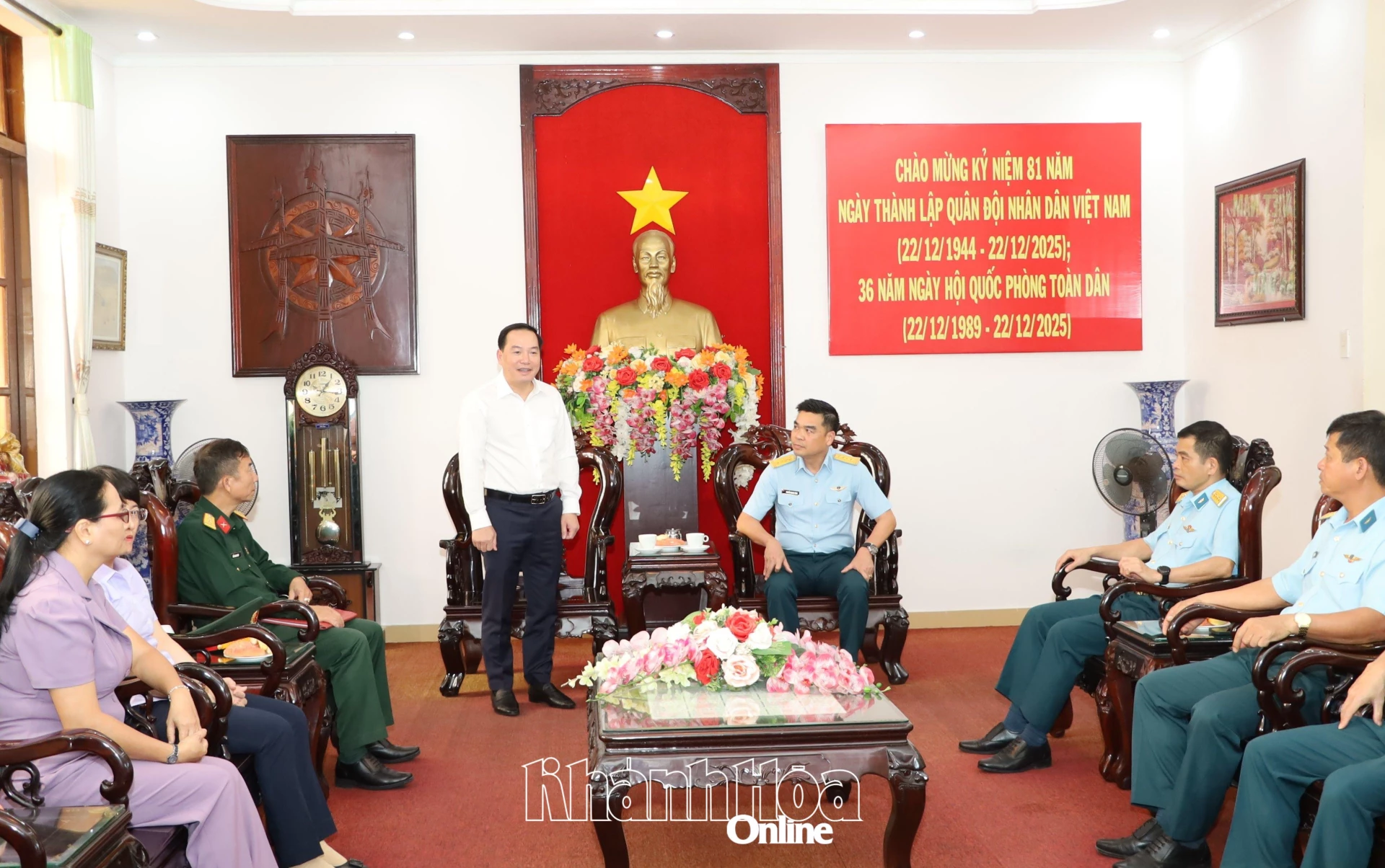 Đồng chí Hồ Xuân Trường gửi những lời chúc mừng tốt đẹp nhất tới cán bộ, chiến sĩ Trường Sĩ quan Không quân.