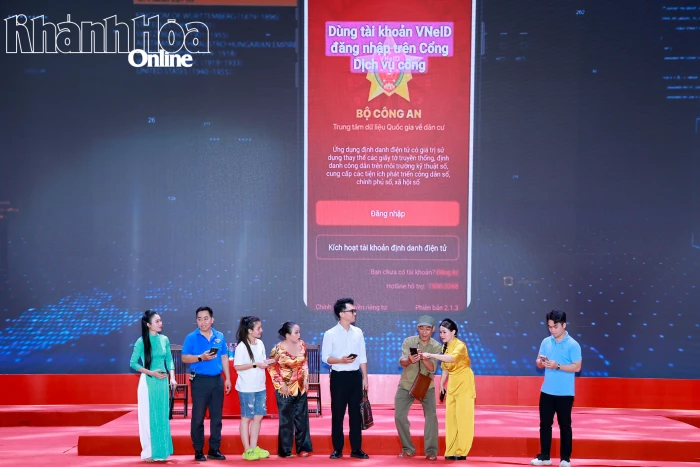 Lan tỏa thông điệp về chuyển đổi số thông qua tiểu phẩm sân khấu