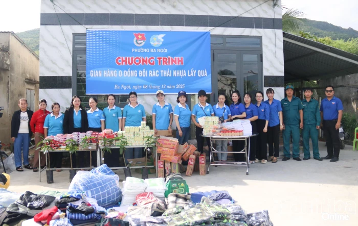 Chương trình “Gian hàng 0 đồng đổi rác thải nhựa lấy quà”